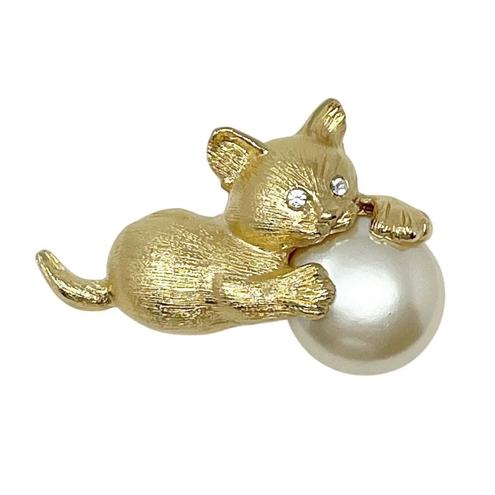 Richelieu Gold Tone Cat Kitten Brooch with Faux Pearl‎ Ball 2" Crouching Playing